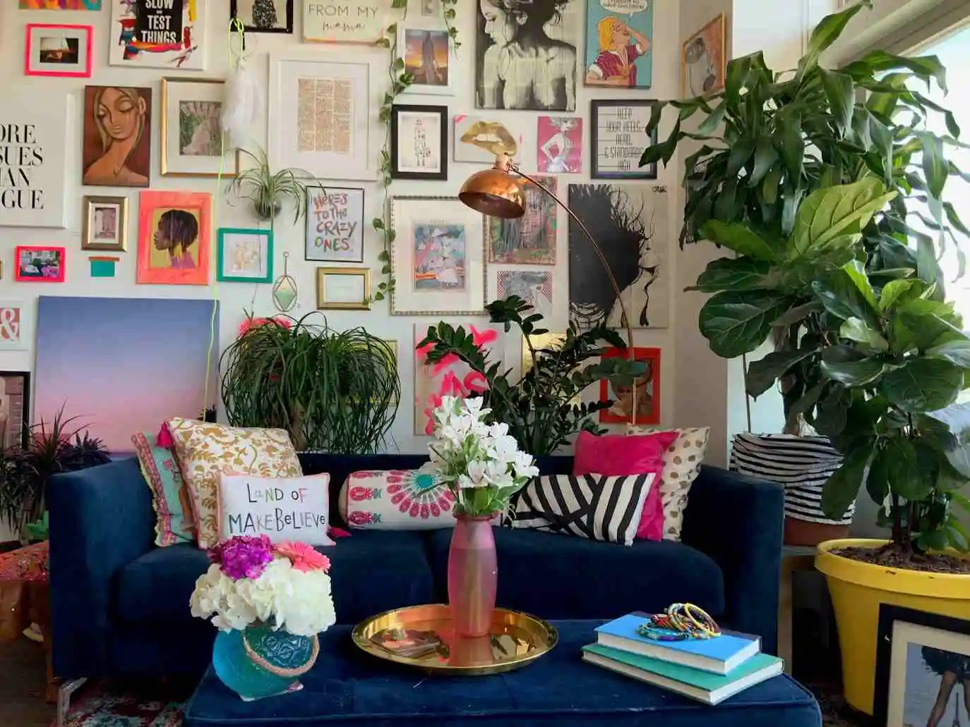 Maximalist Living Room: Where Boldness Sparks Joyful Chaos (and Conversations!)