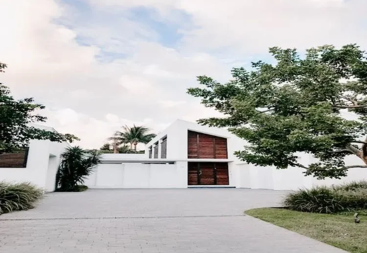 modern home driveway