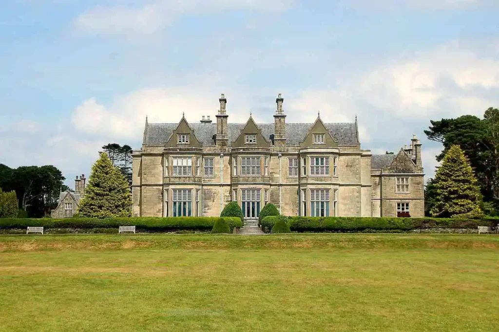 a manor in Ireland